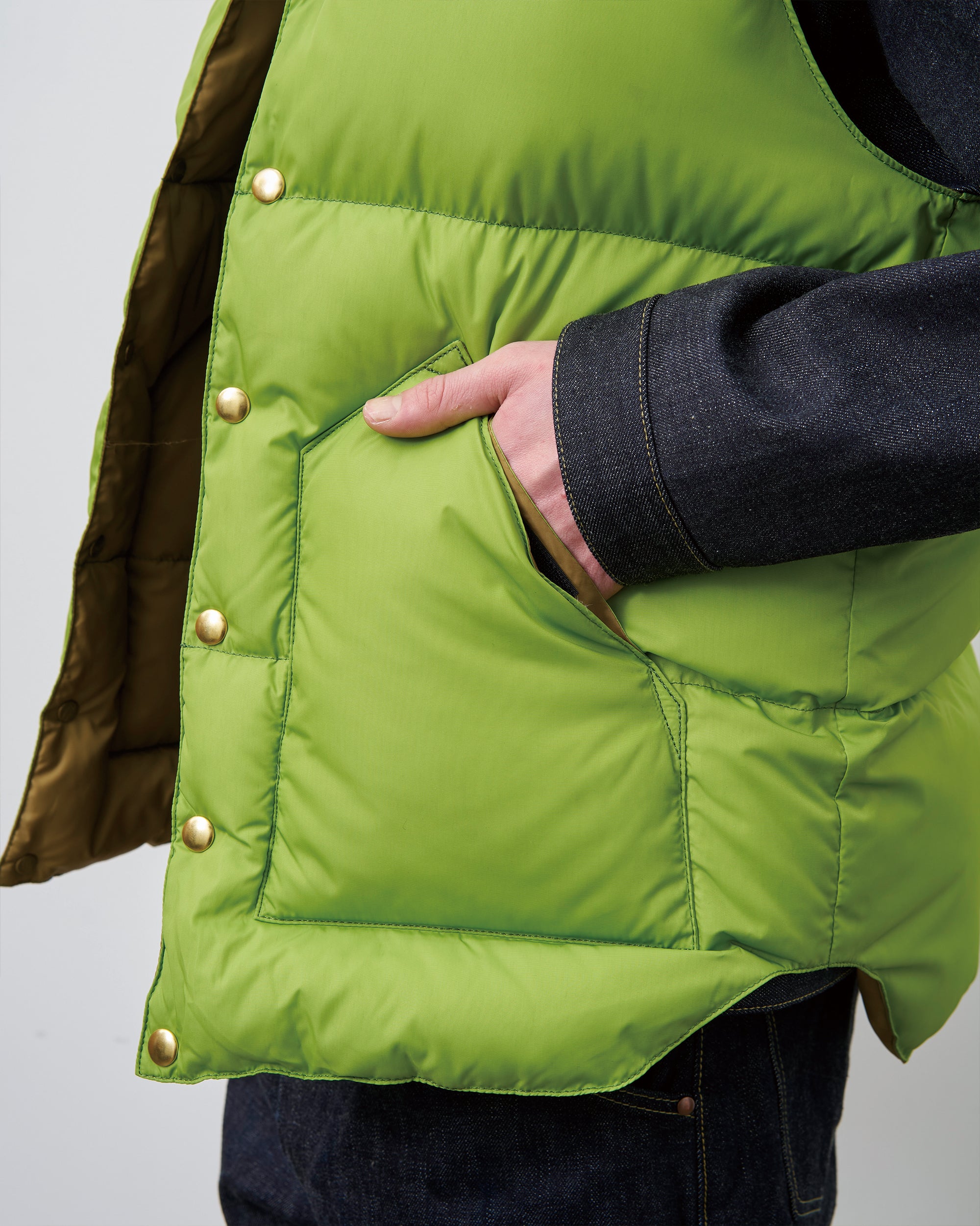 DOWN VEST