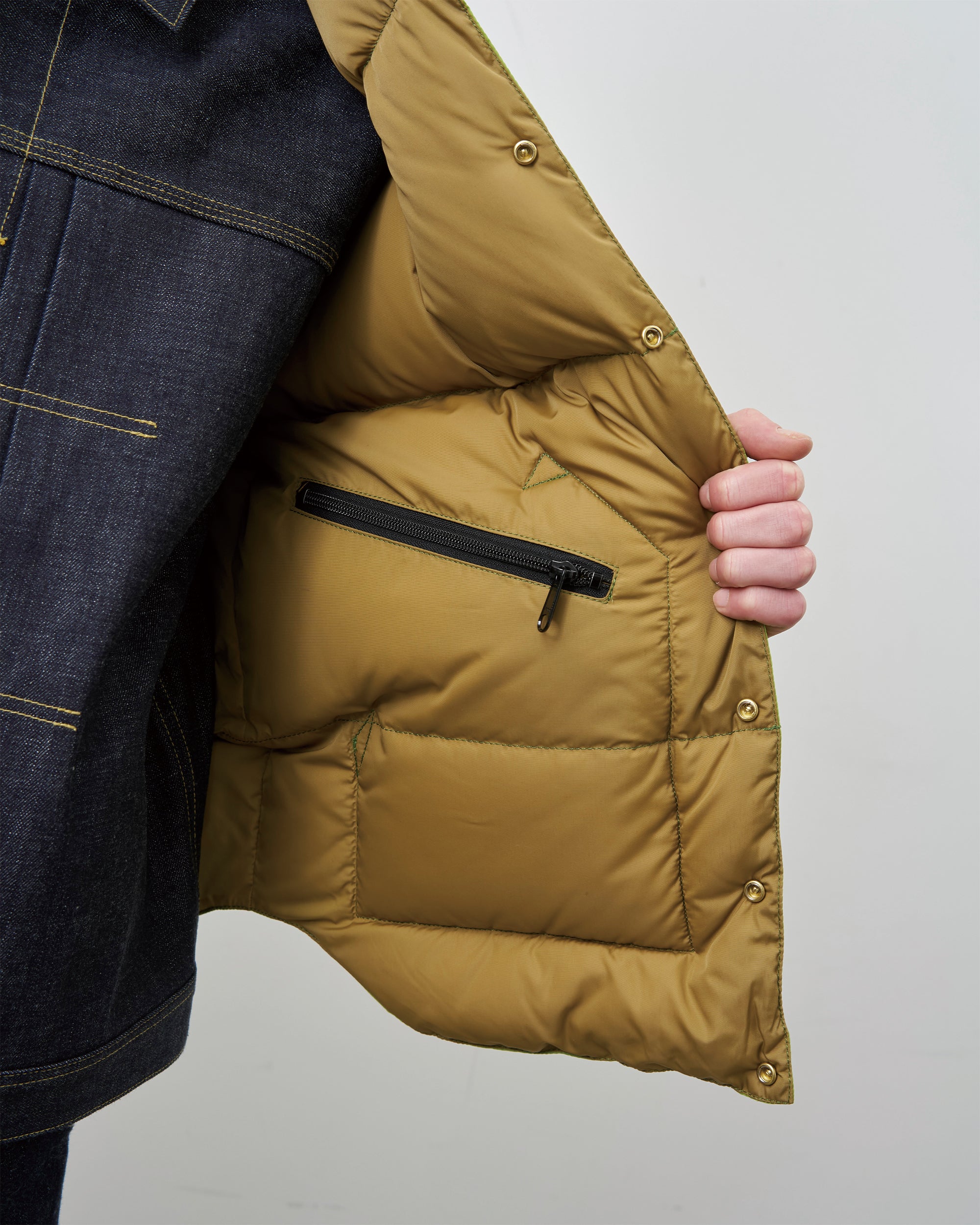 DOWN VEST