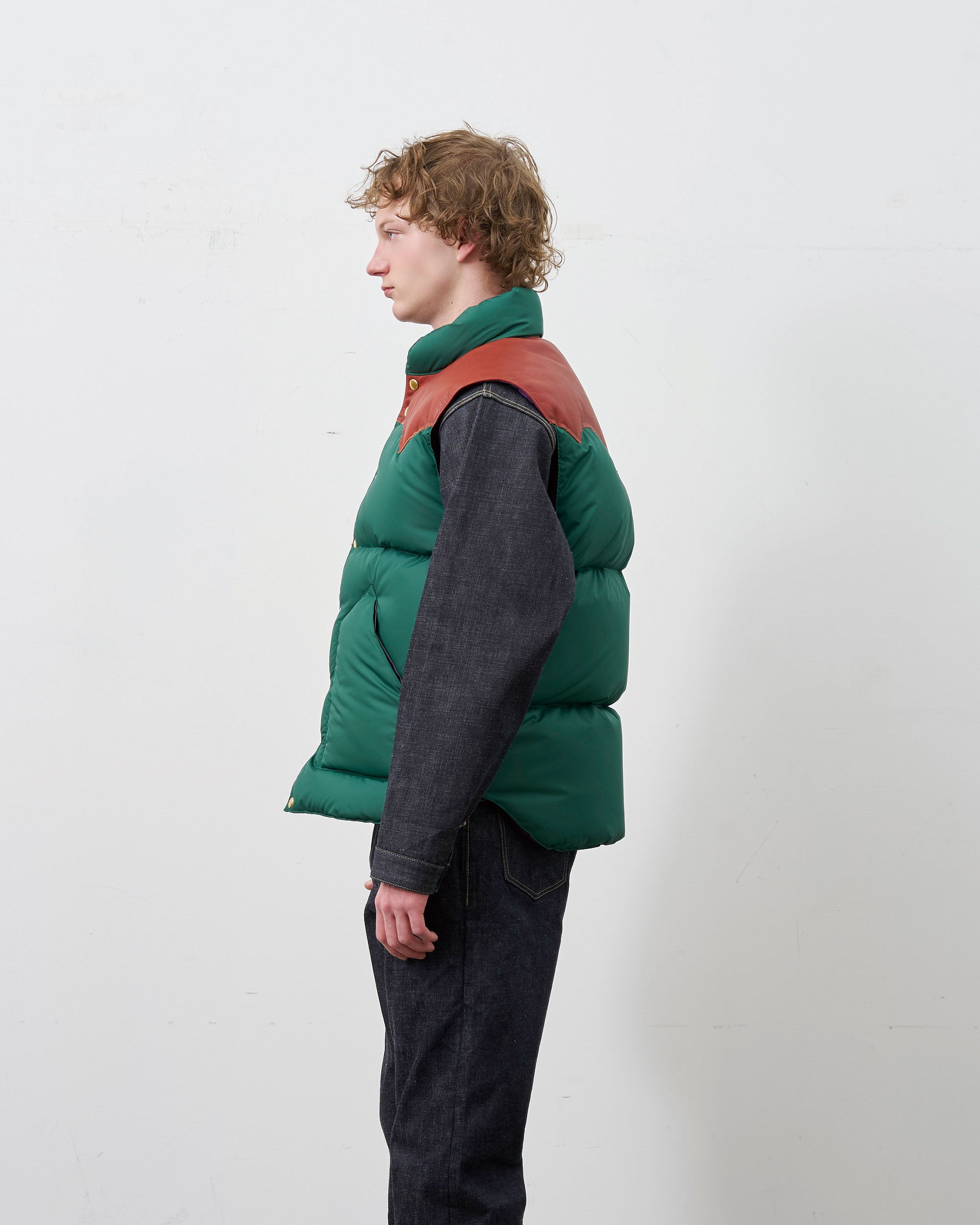 DOWN VEST
