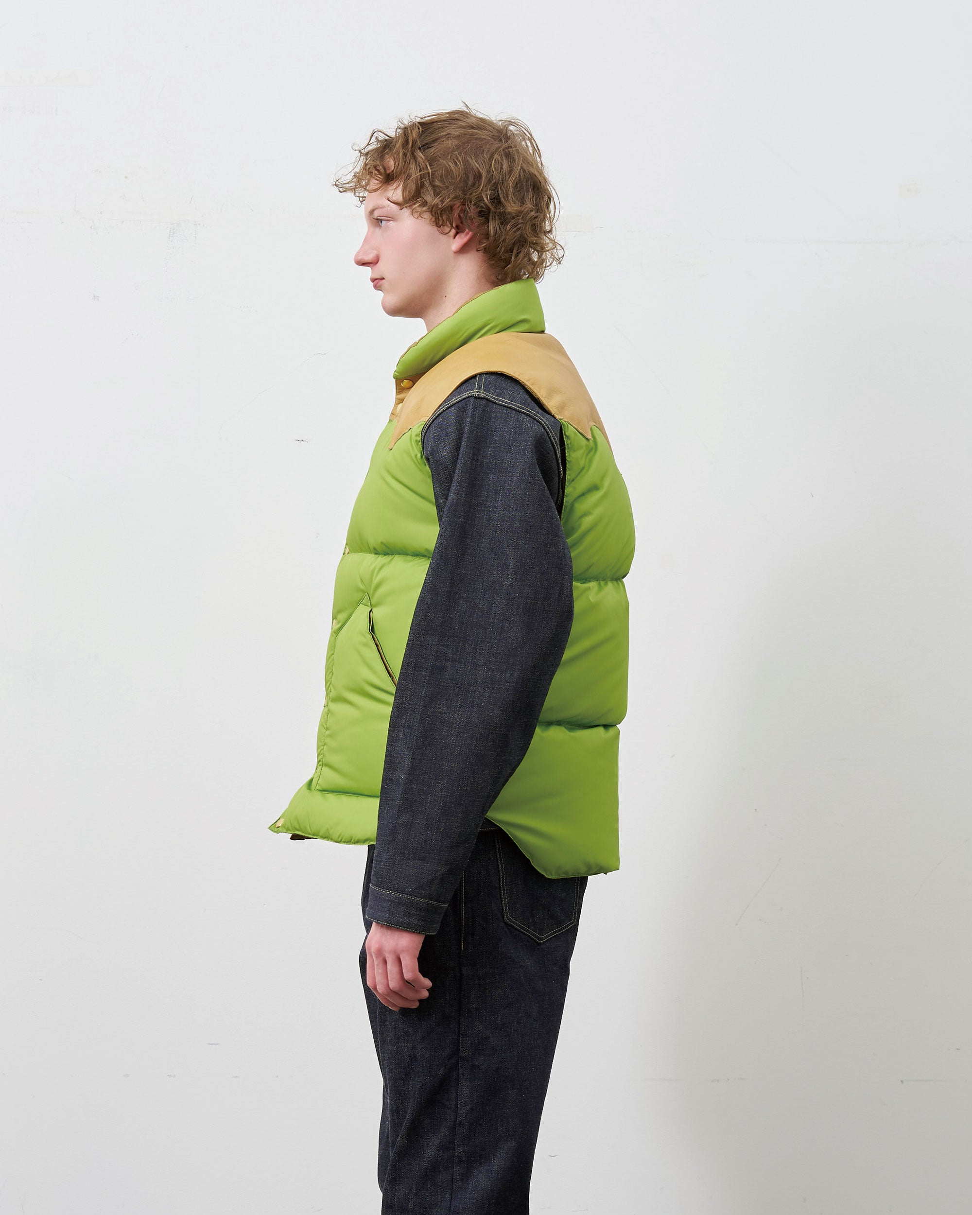 DOWN VEST