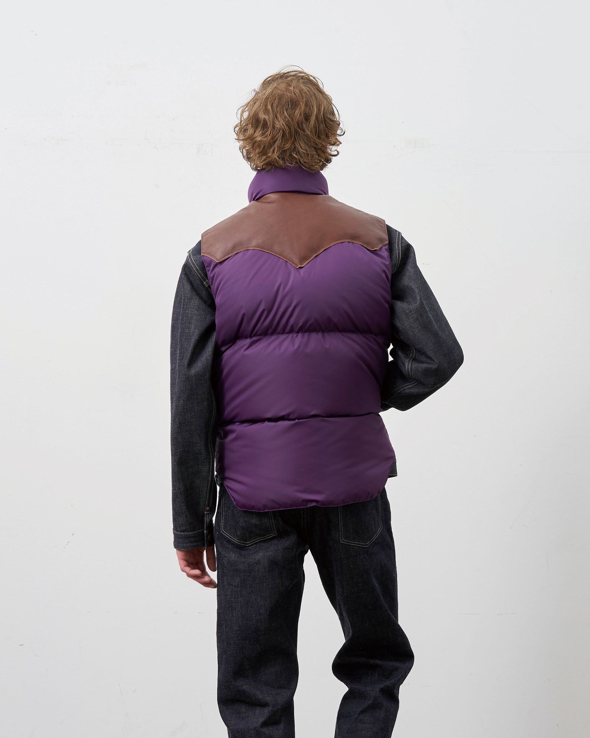 DOWN VEST