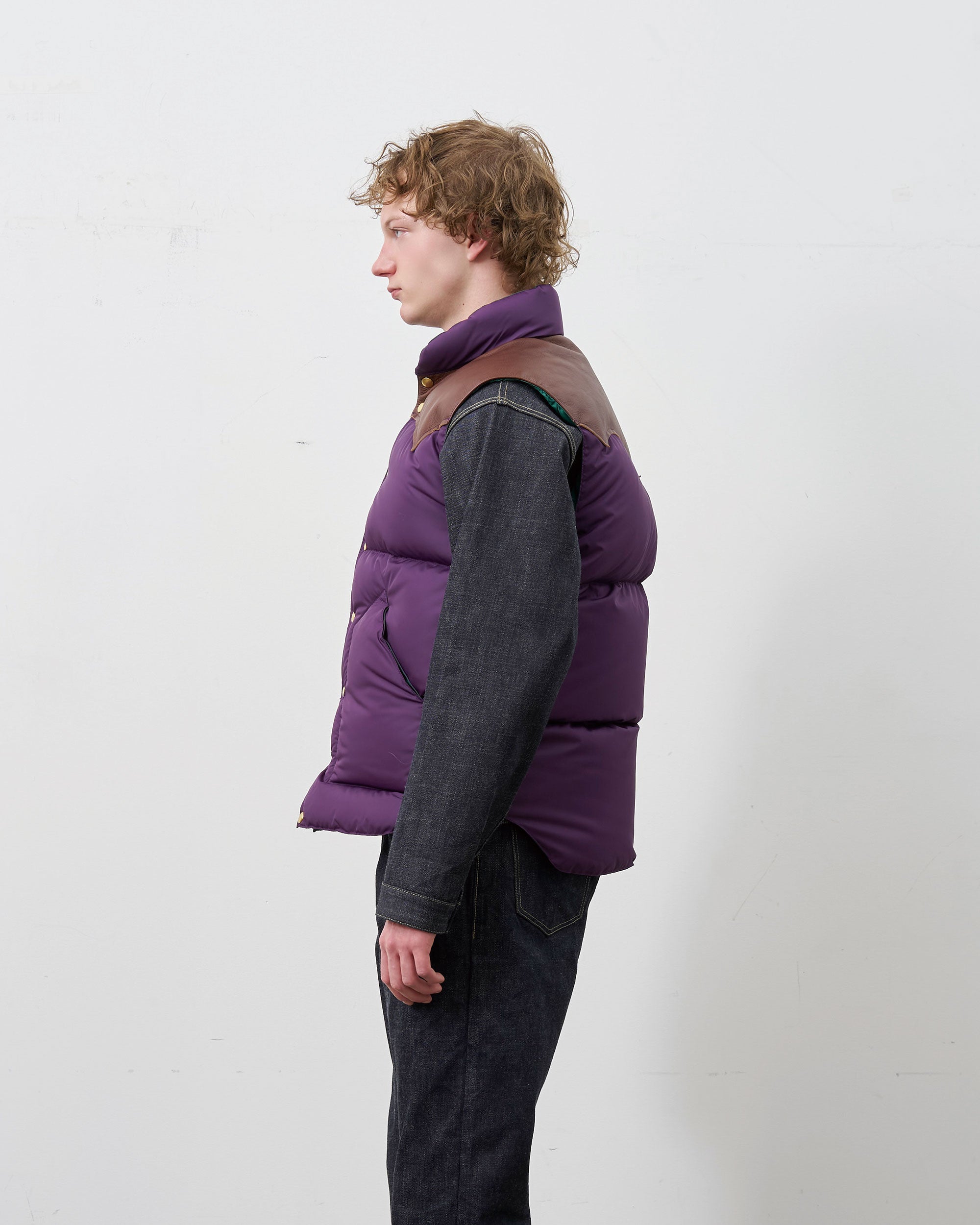 DOWN VEST