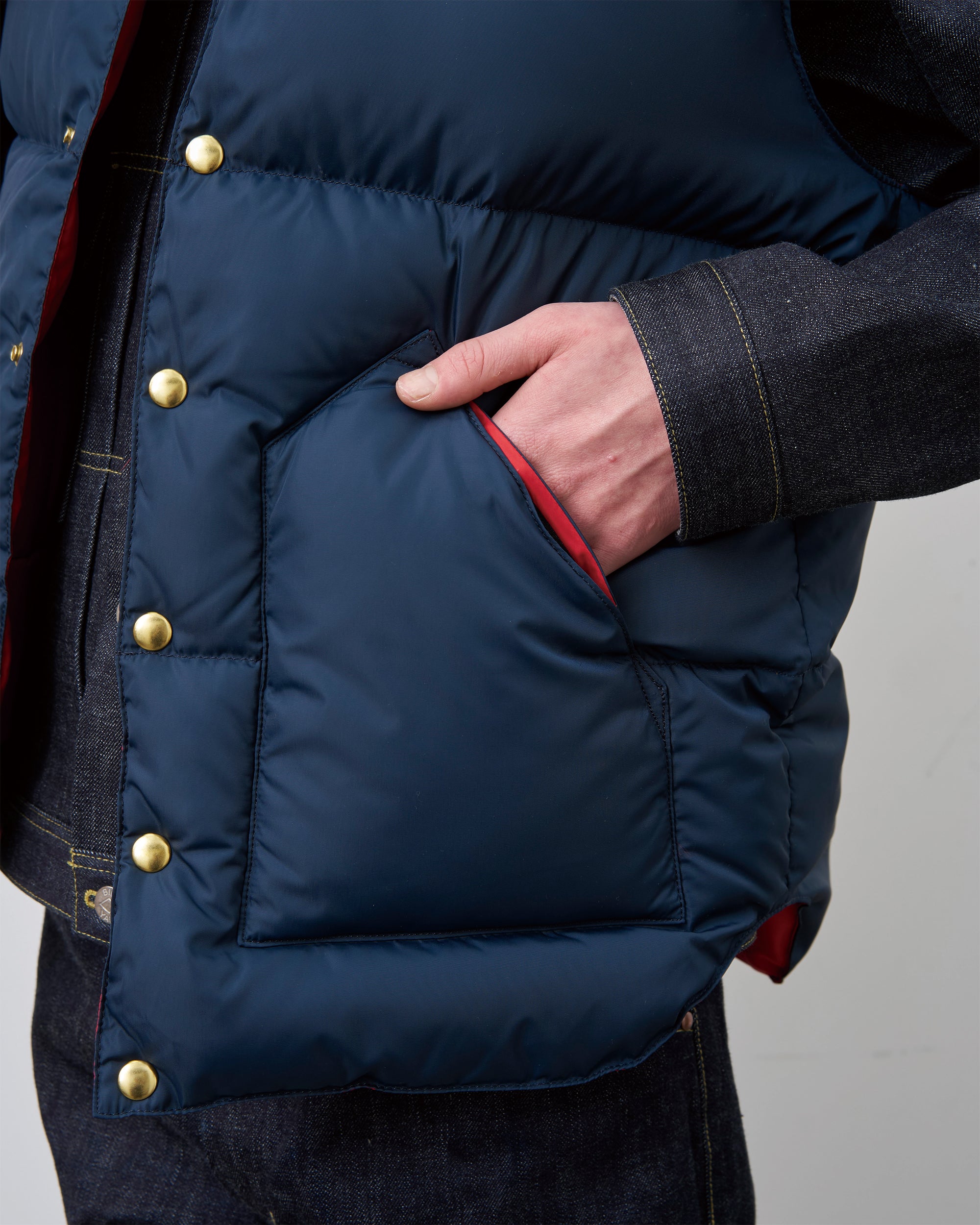 DOWN VEST