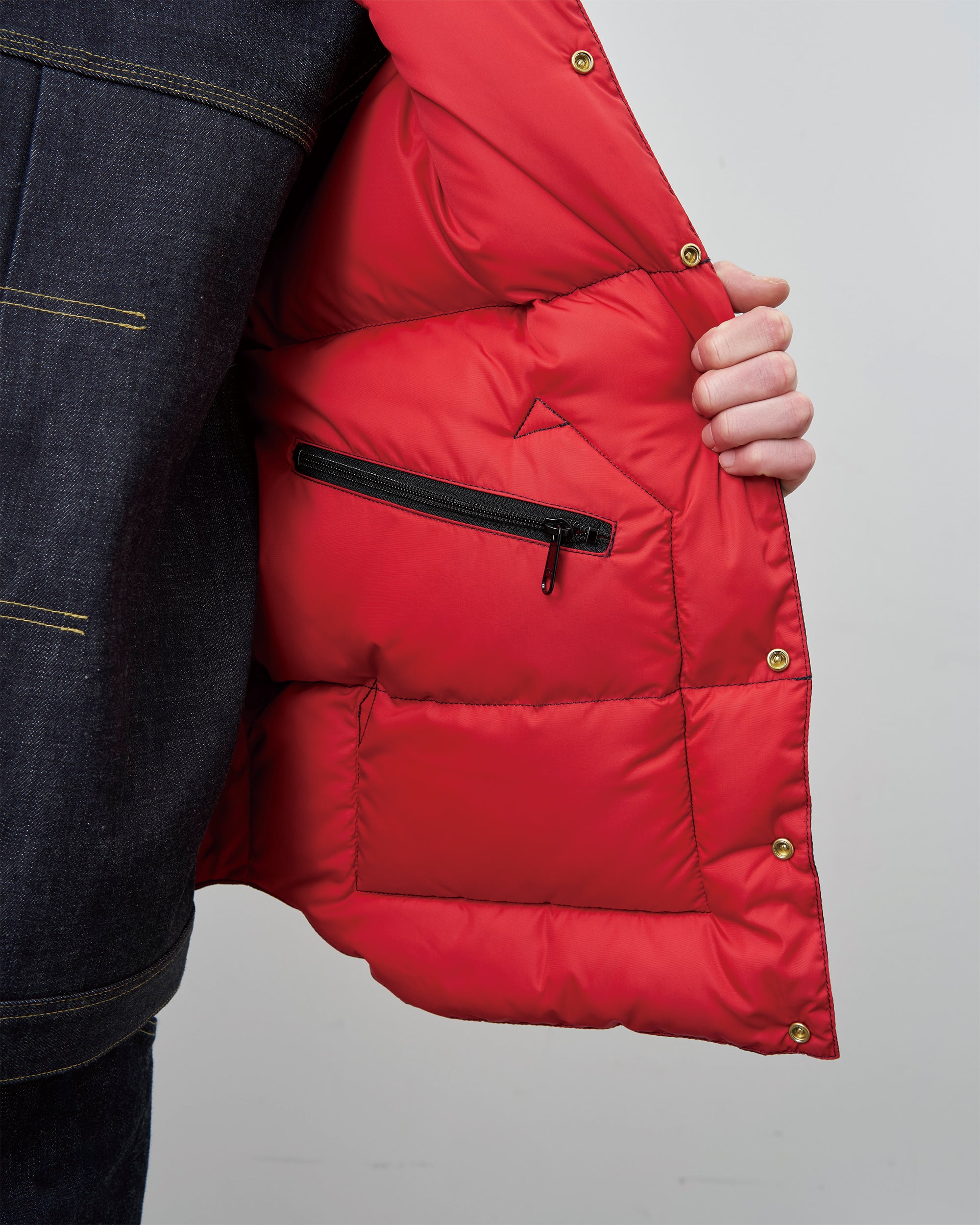 DOWN VEST