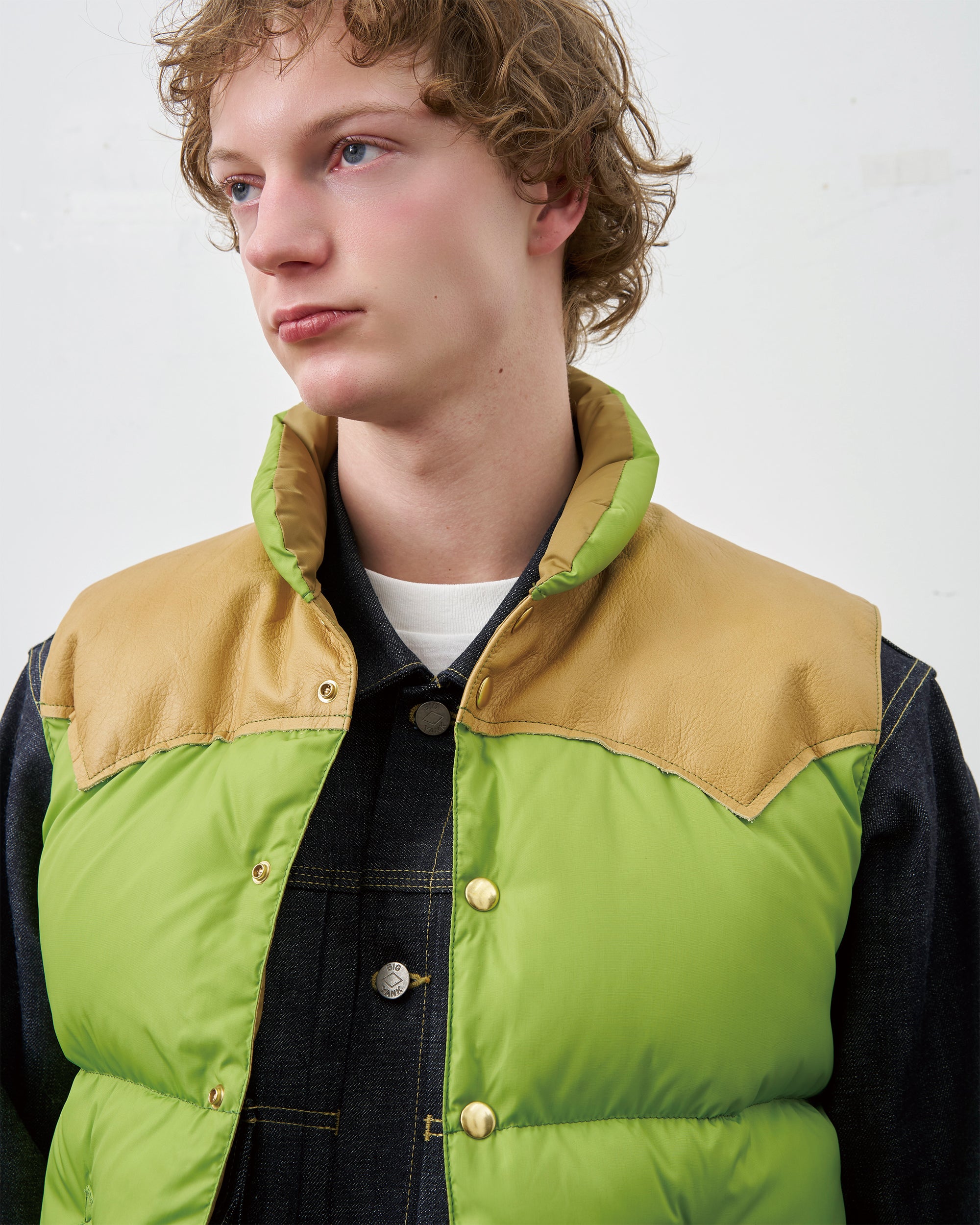DOWN VEST