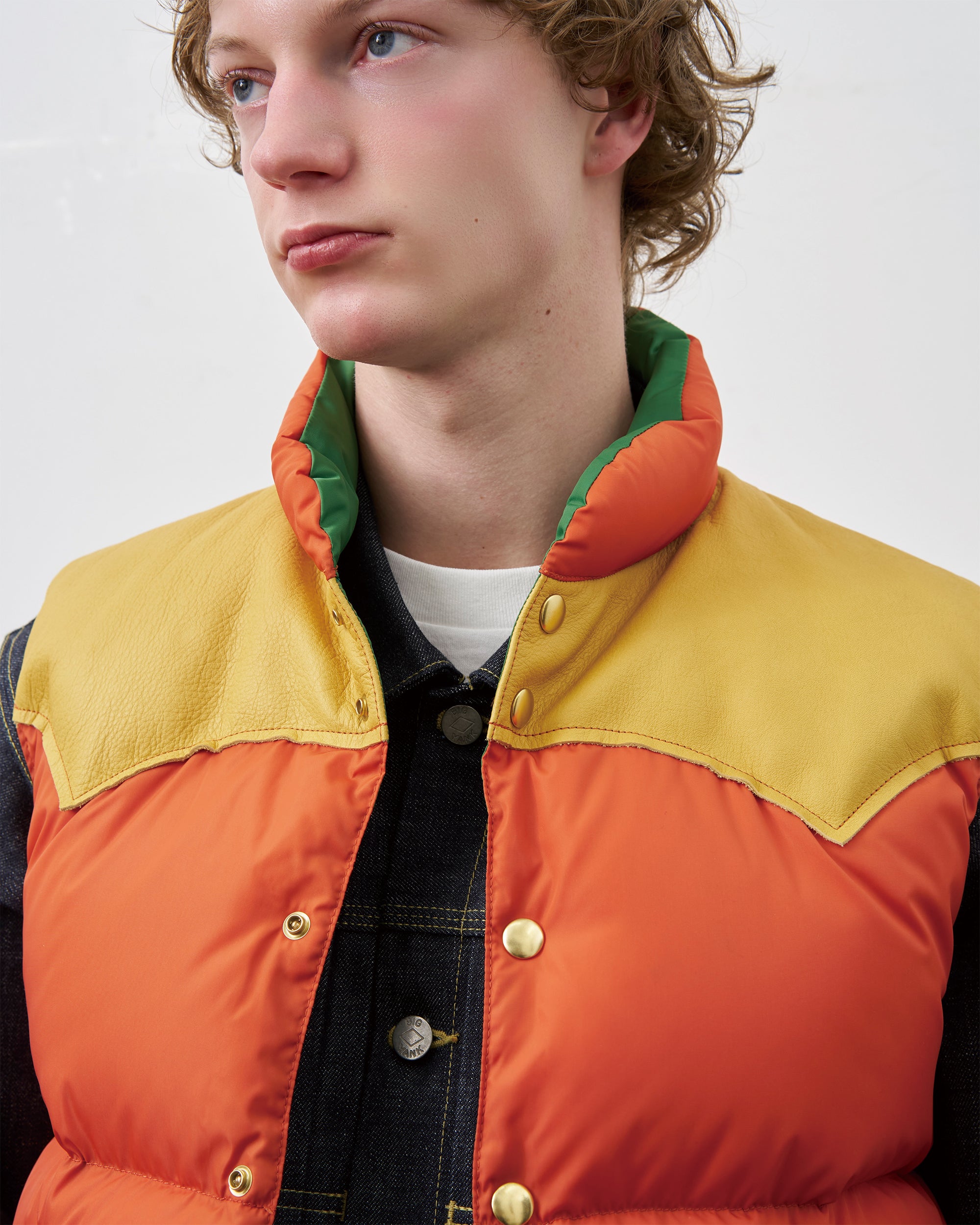 DOWN VEST