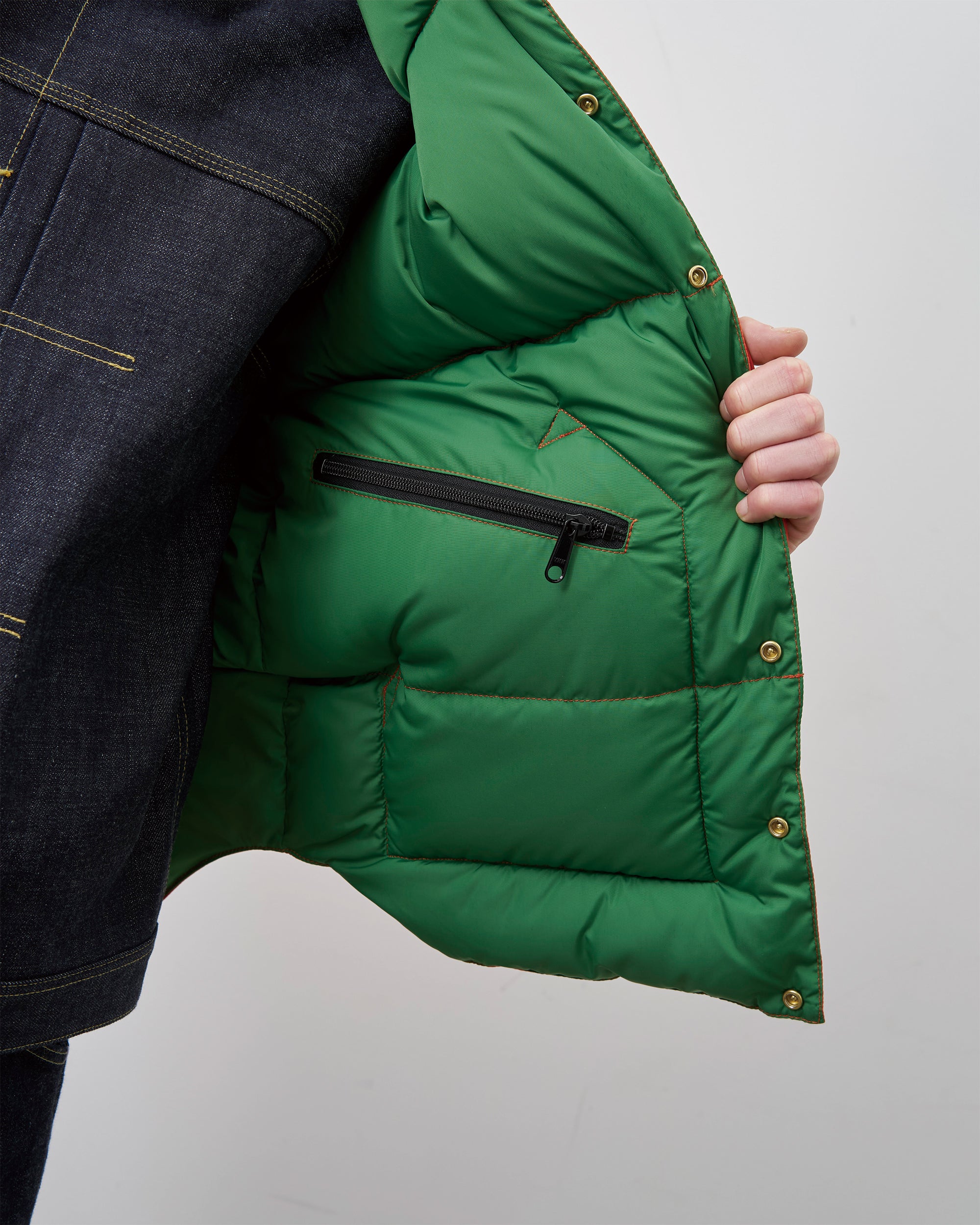 DOWN VEST