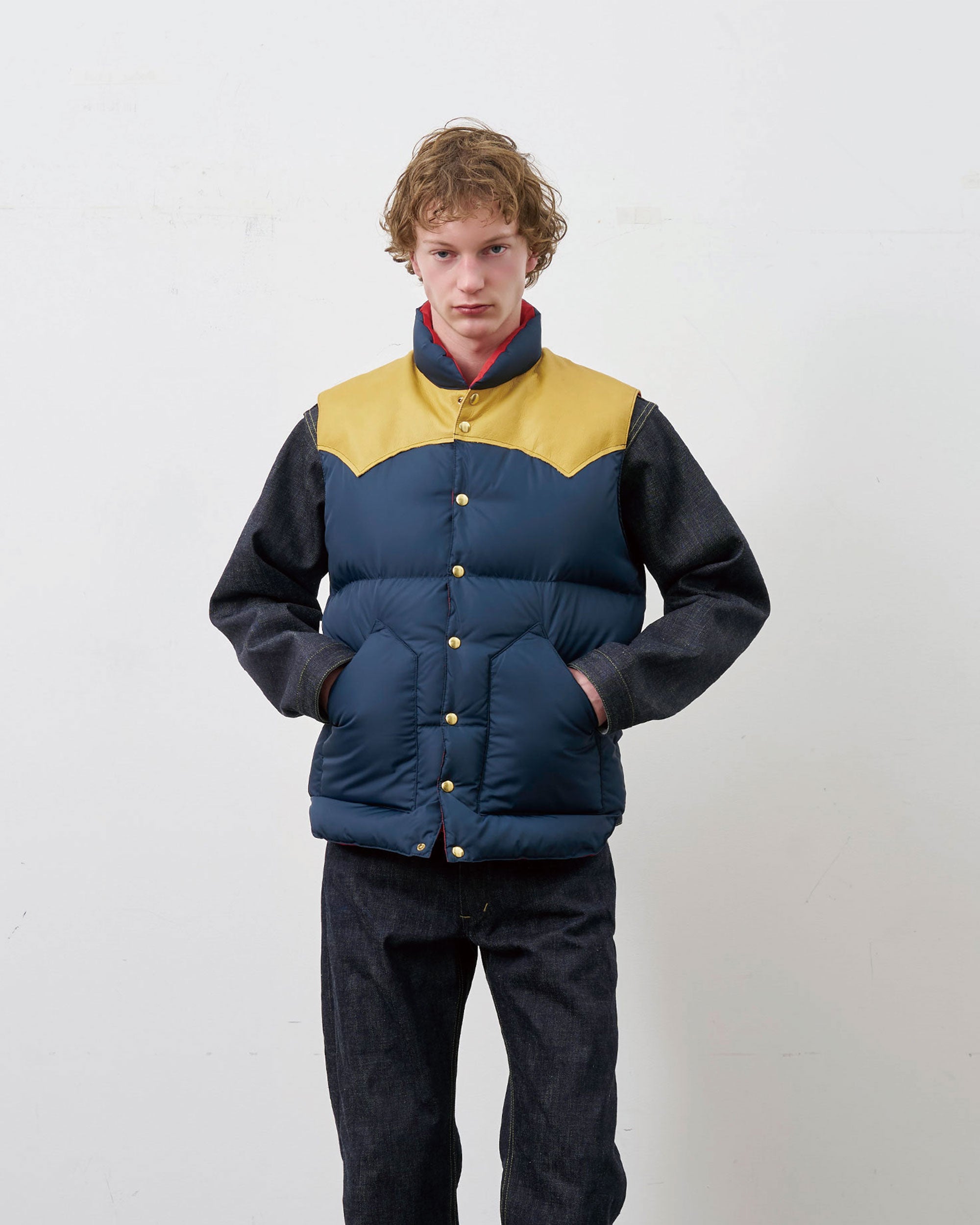 DOWN VEST