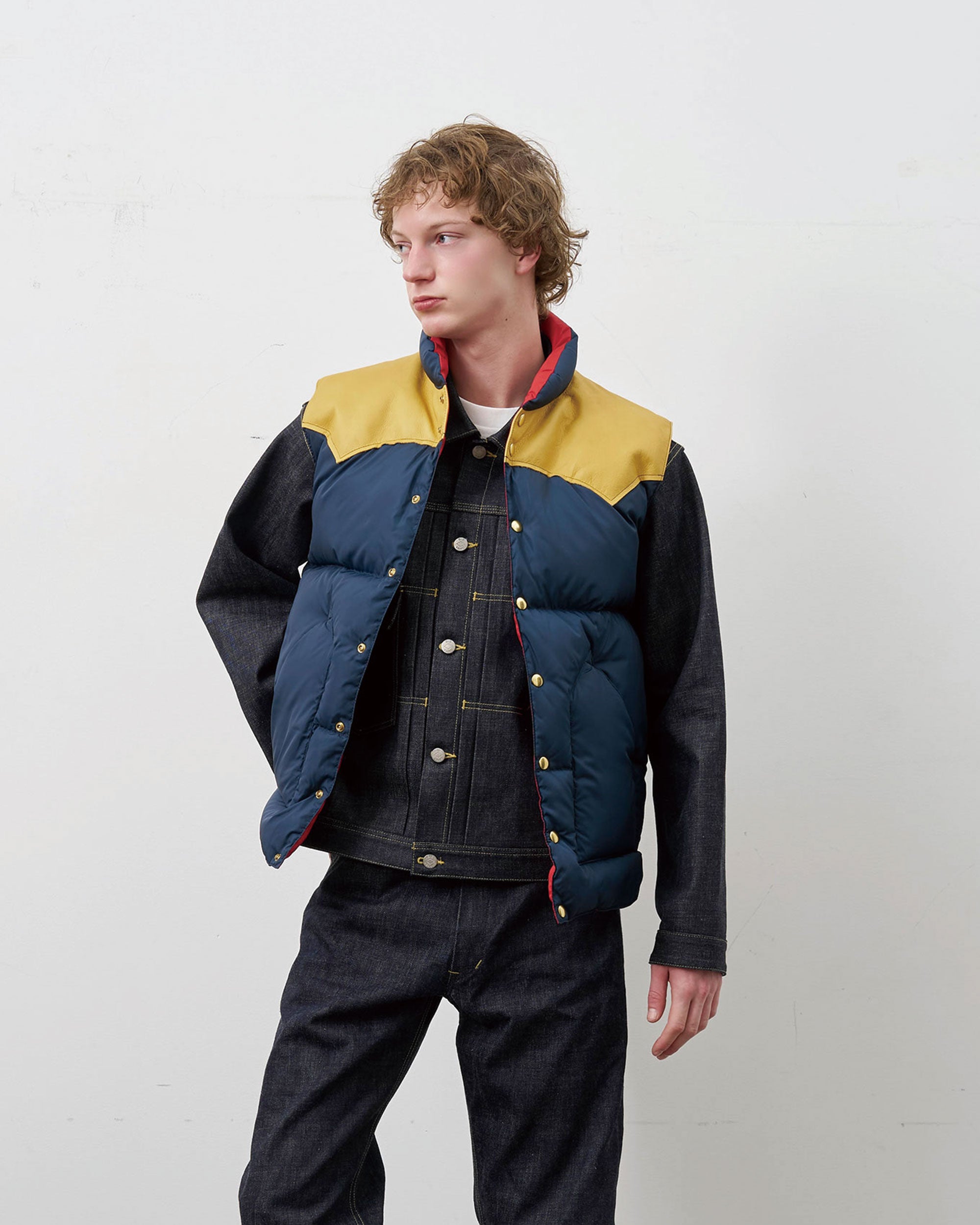 DOWN VEST