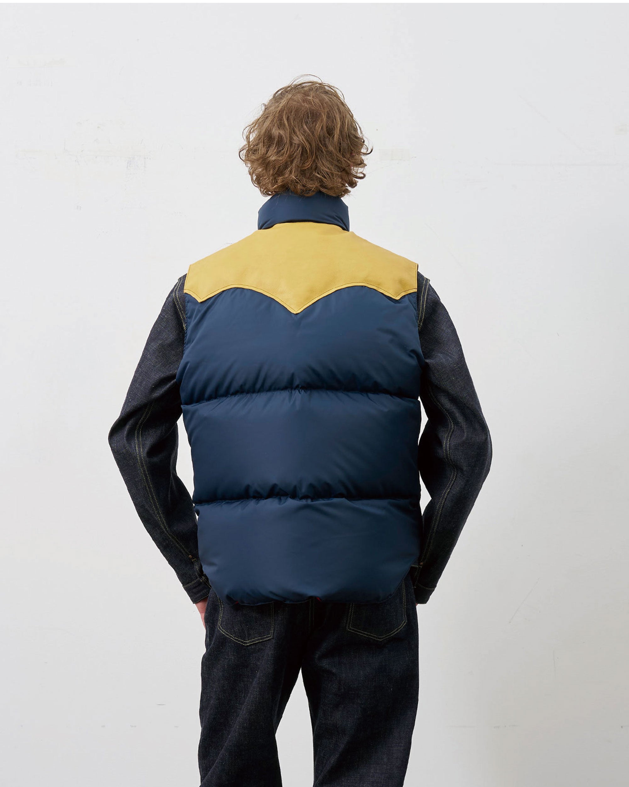DOWN VEST