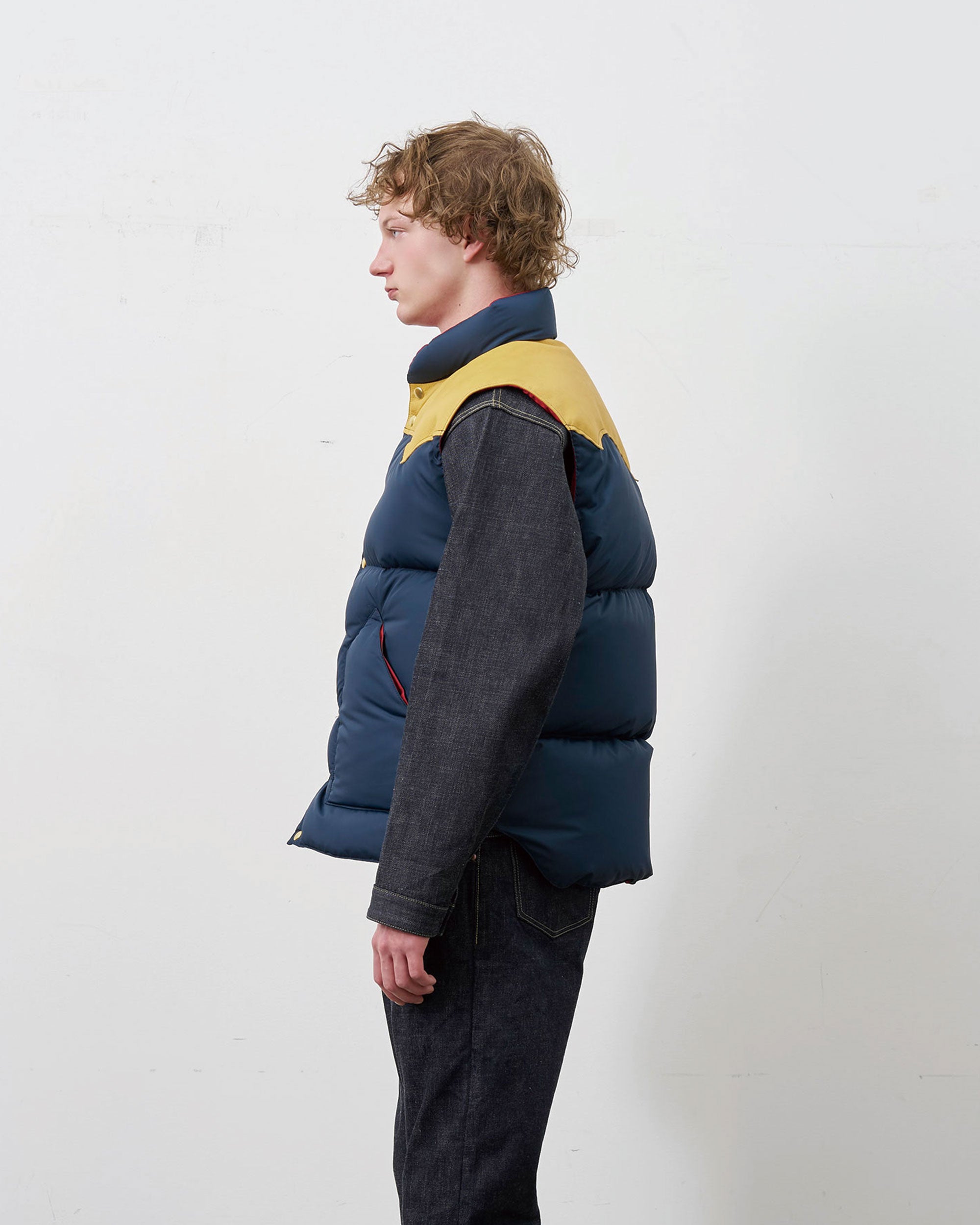 DOWN VEST
