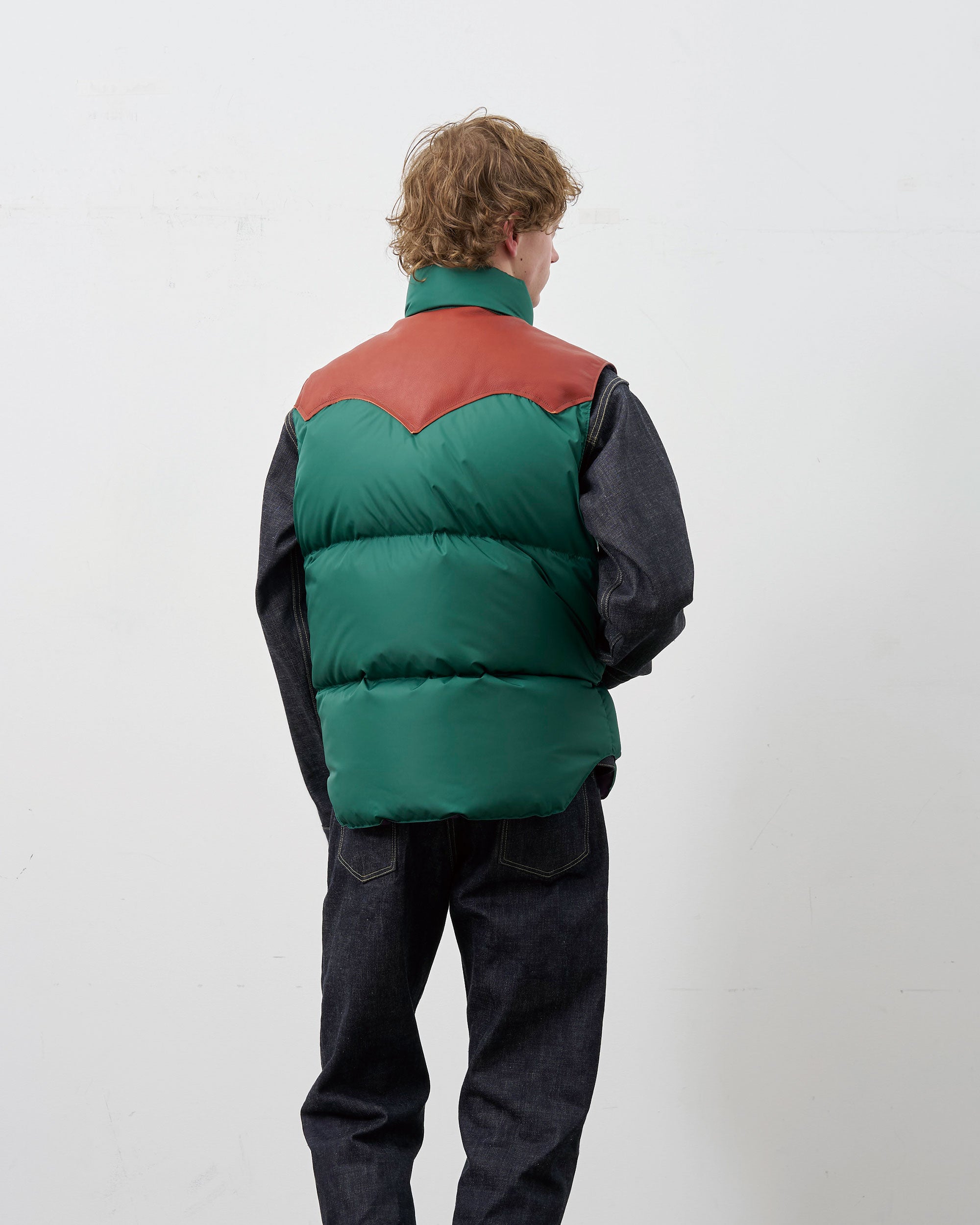DOWN VEST