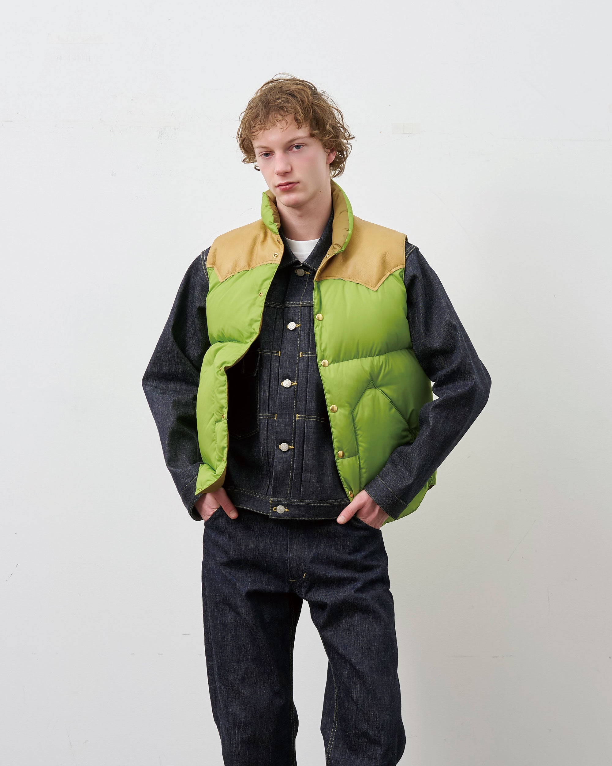 DOWN VEST