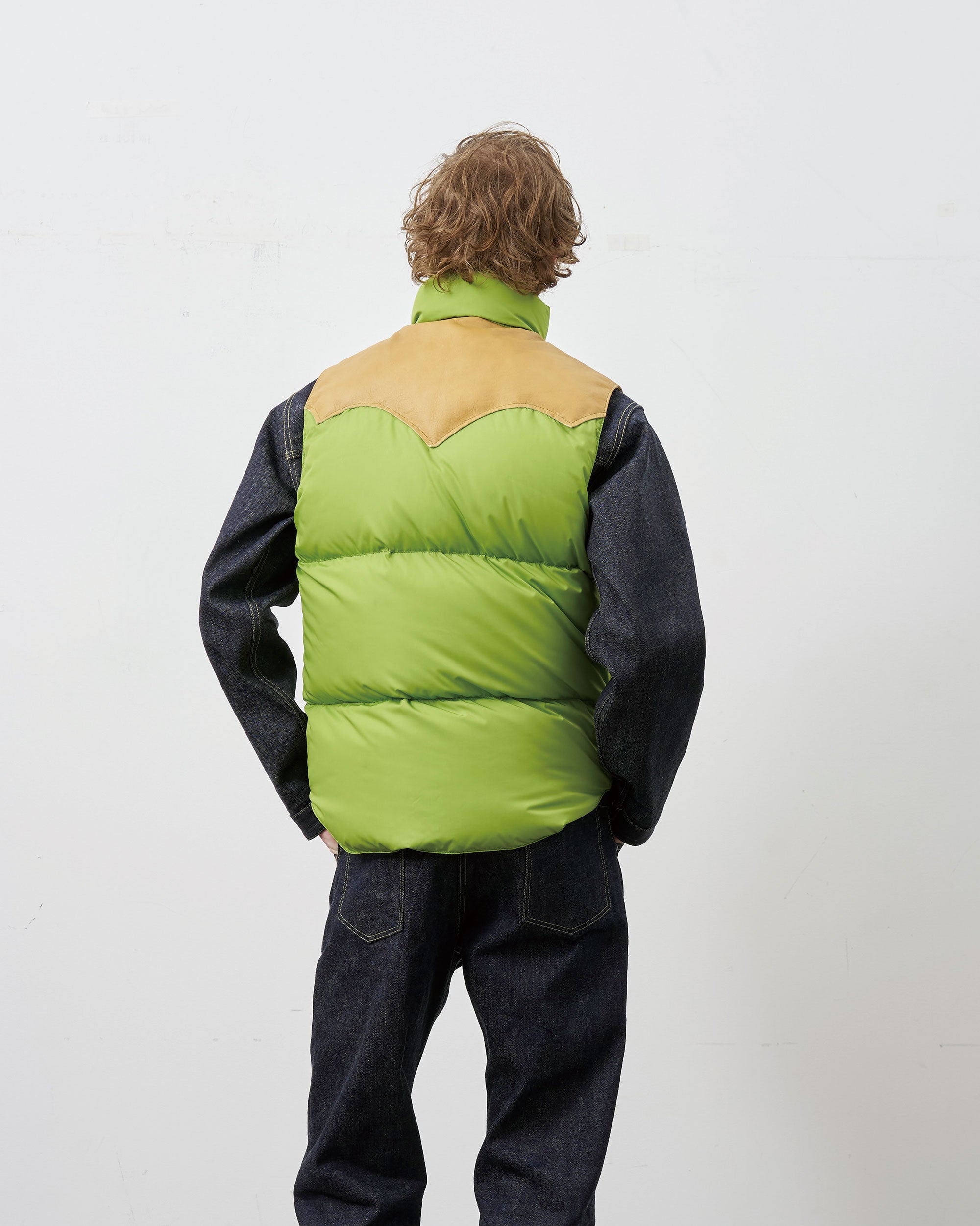 DOWN VEST