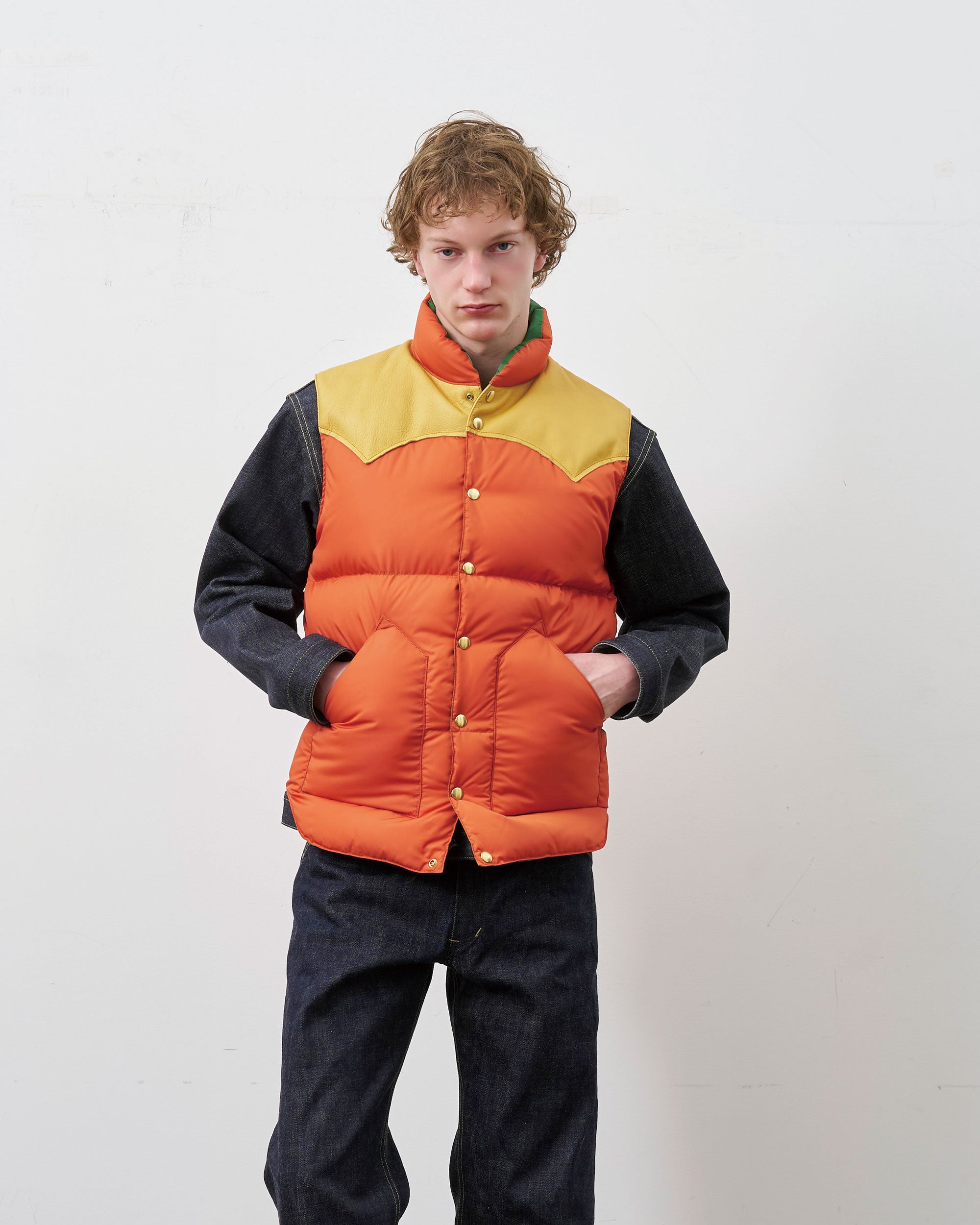 DOWN VEST