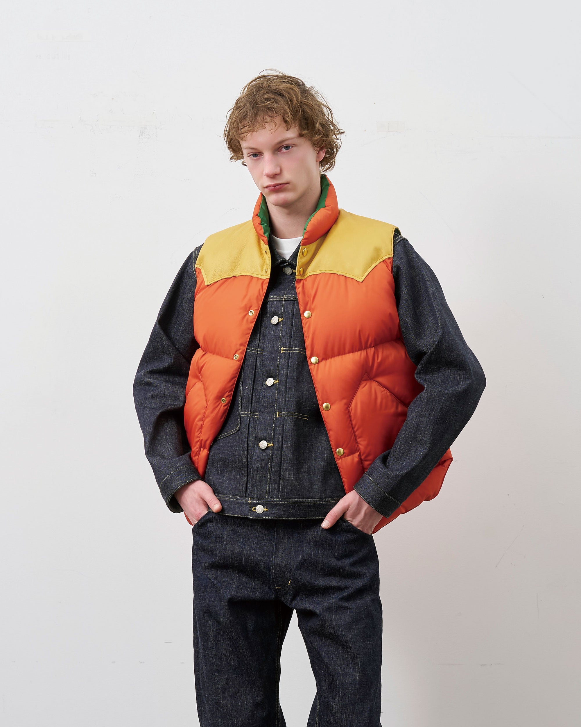 DOWN VEST