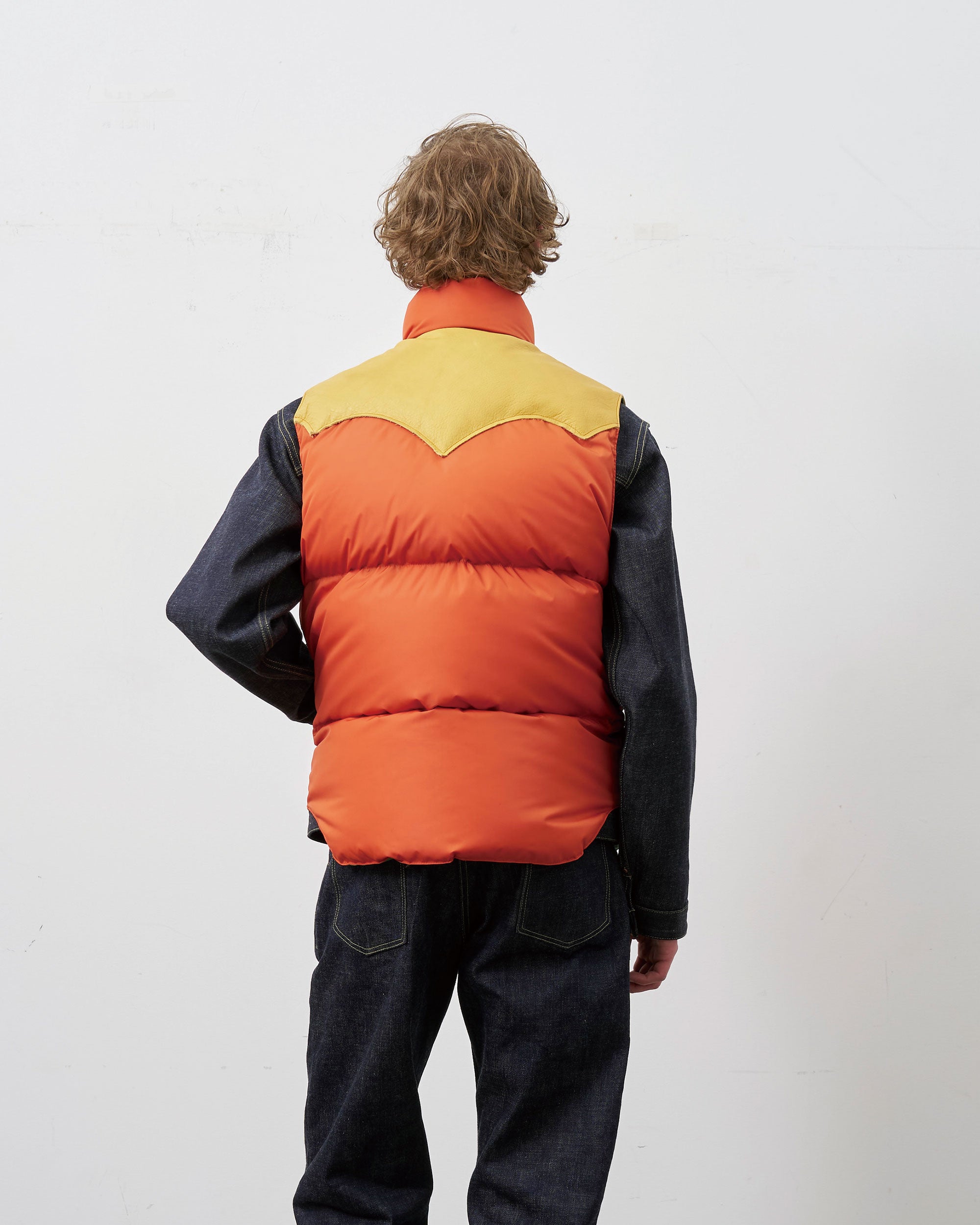 DOWN VEST