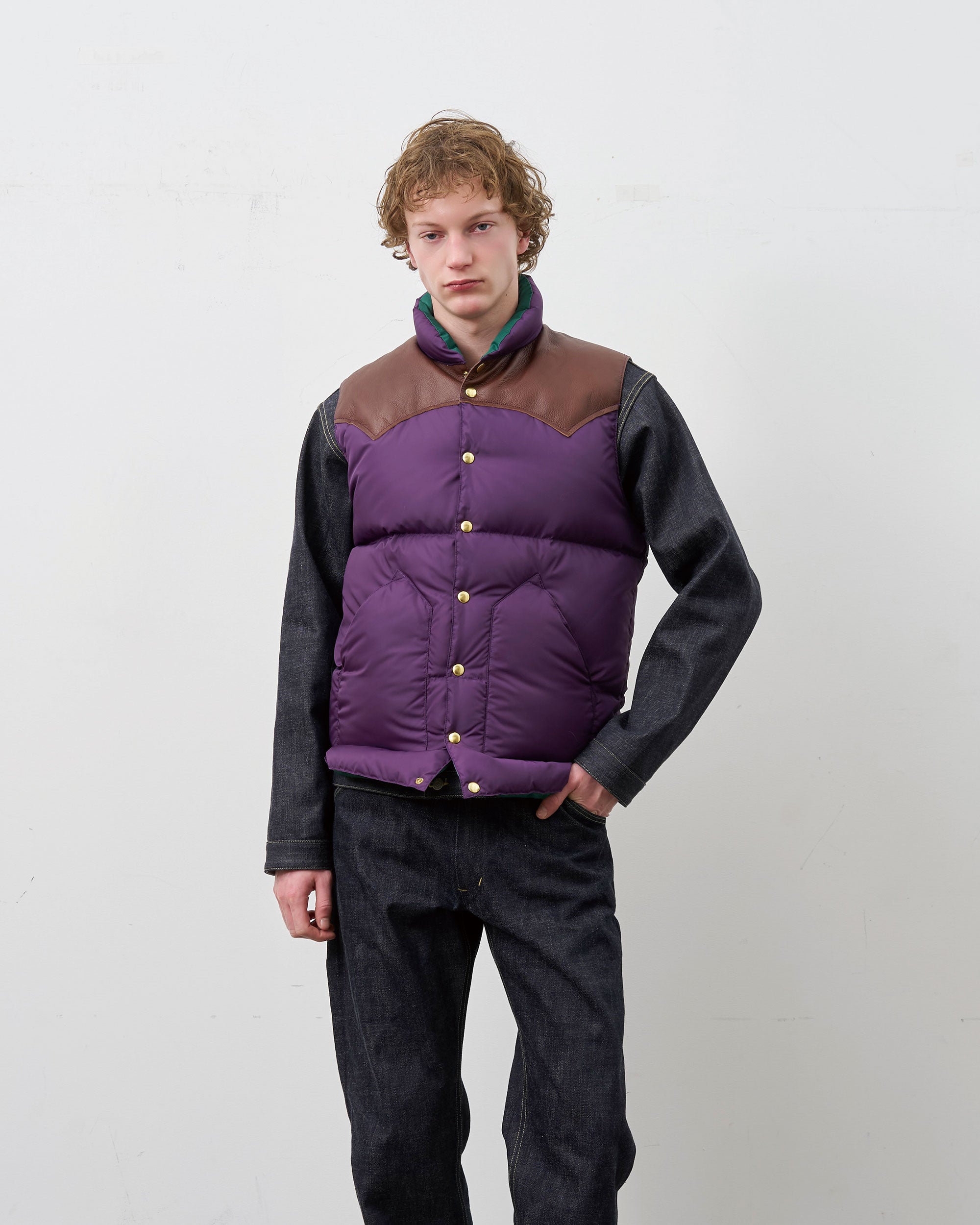 DOWN VEST
